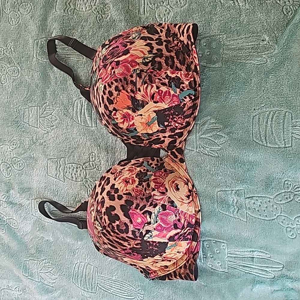 Nwot Torrid 360 Back Smoothing Push-Up Plunge Bra - image 1